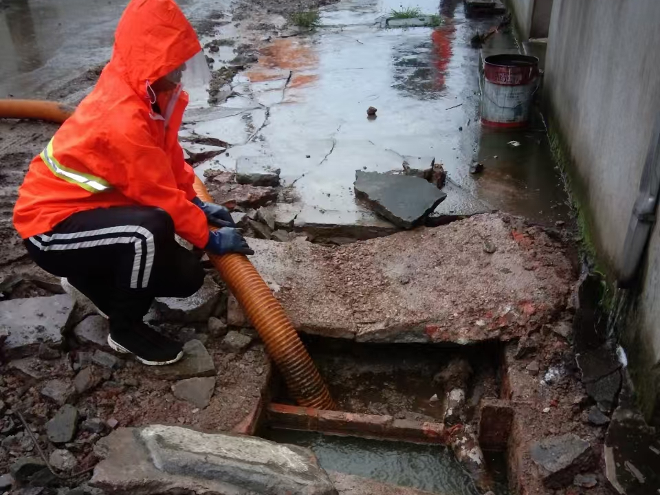 汉川专业清理污水池 炜誉市政以规范流程守护城市 “肠道”