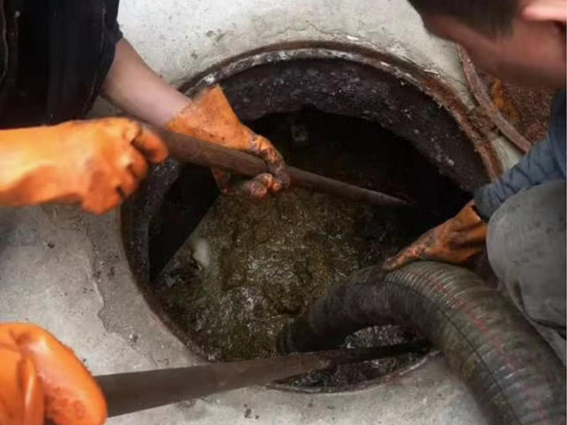 汉川清理化粪池时如何避免沼气的危害？